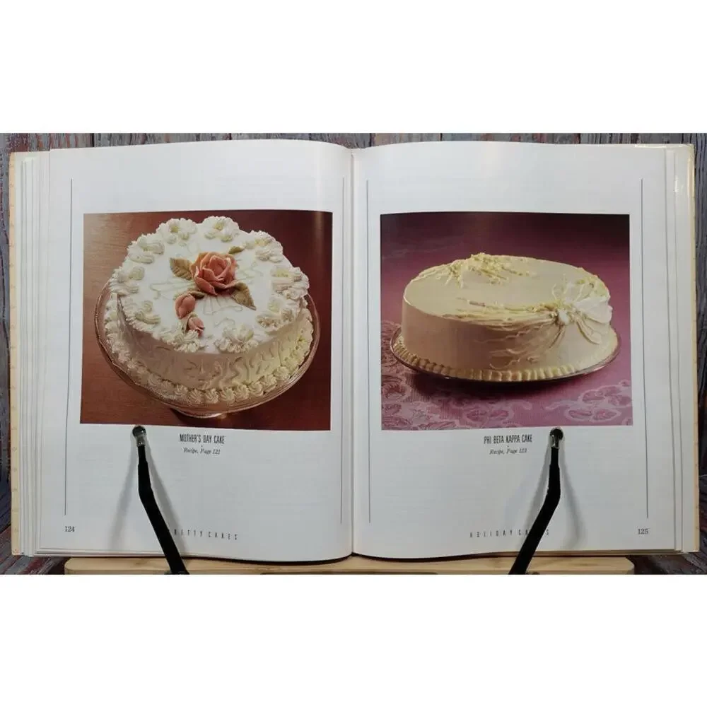 Pretty‎ Cakes: The Art of Cake Decorating by Mary Goodbody with Jane Stacey